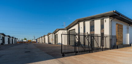 6201-6205 W 34th St, Houston, TX for lease Building Photo- Image 2 of 23