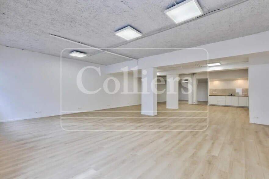 23 Rue Dombasle, Paris for lease - Interior Photo - Image 3 of 7