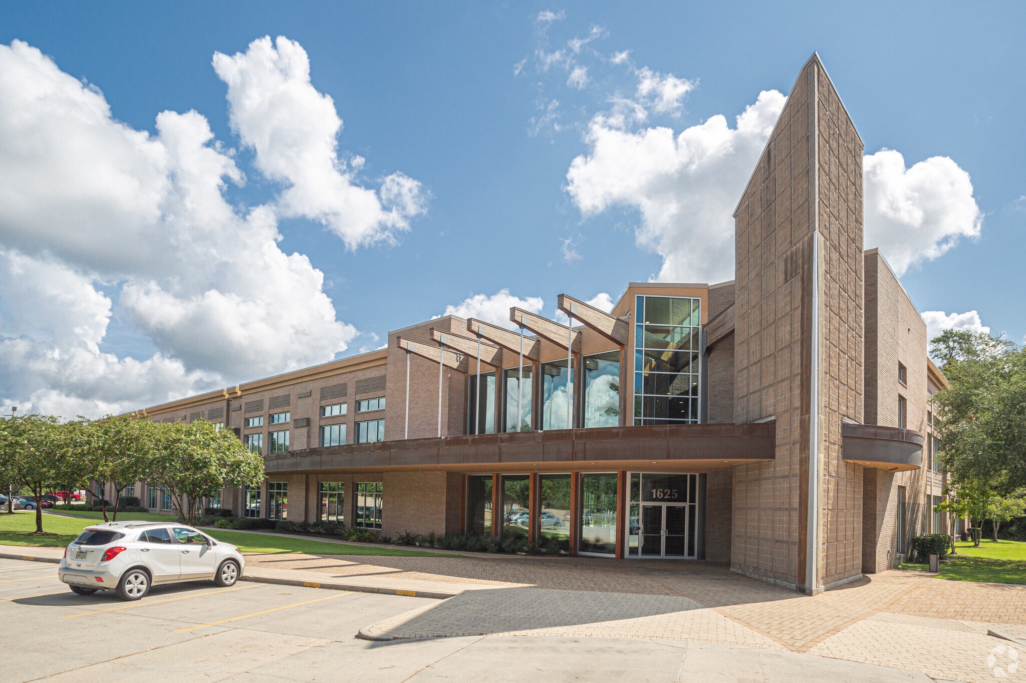 1625 W Causeway Approach, Mandeville, LA for sale Building Photo- Image 1 of 1