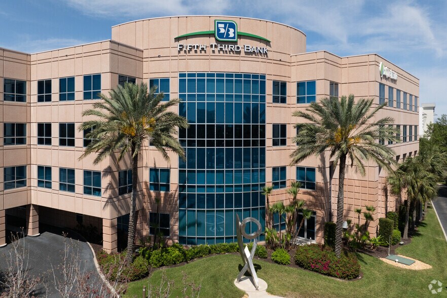13350 Metro Pky, Fort Myers, FL à louer - Photo du bâtiment - Image 3 de 8