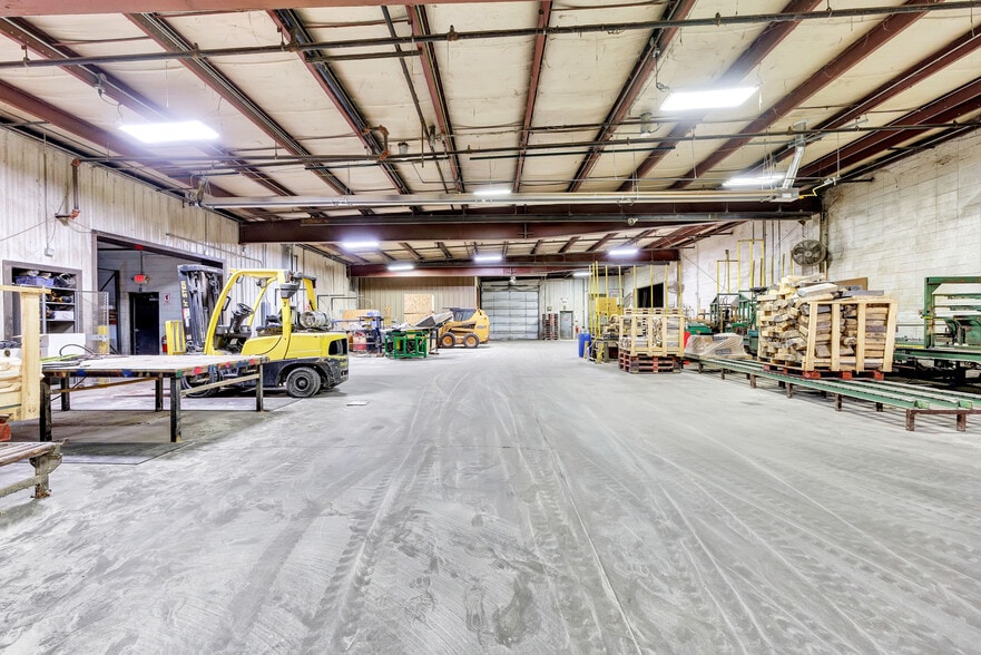 2330 Pamperin Rd, Howard, WI for lease - Interior Photo - Image 3 of 17