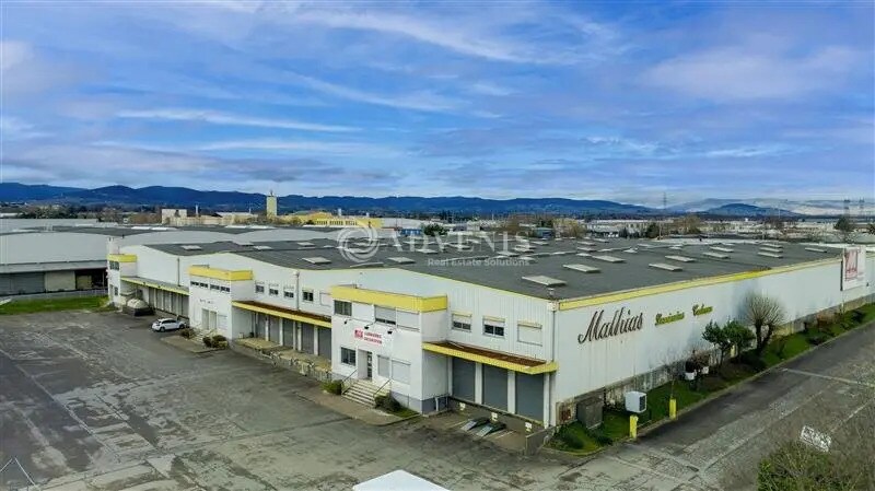 Flex in Arnas for lease Building Photo- Image 1 of 5