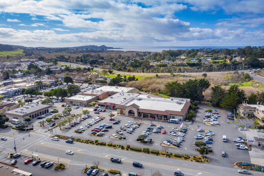 26135 Carmel Rancho Blvd, Carmel, CA for lease - Building Photo - Image 3 of 4