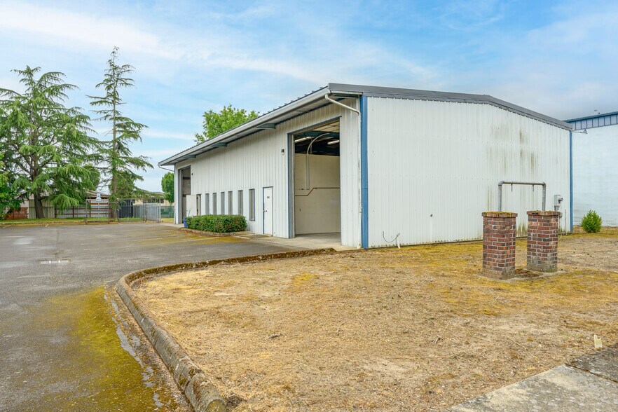 2710 E Hancock St, Newberg, OR à louer - Photo du bâtiment - Image 2 de 14