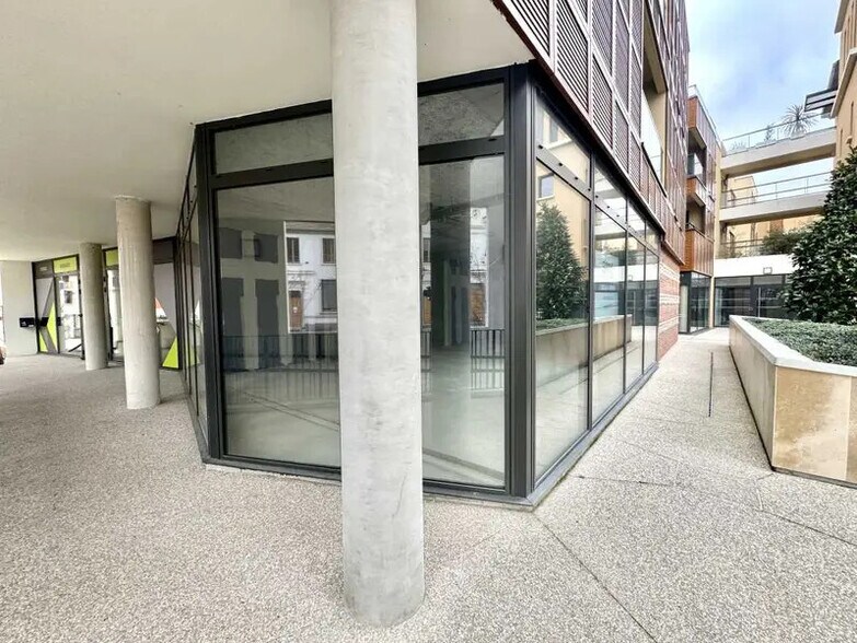 43 Rue De La Republique, Genas à vendre - Photo du bâtiment - Image 2 de 4