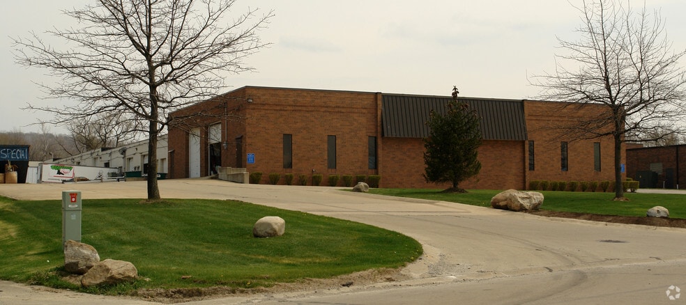 12955 York Delta Dr, North Royalton, OH à louer - Photo du bâtiment - Image 1 de 5