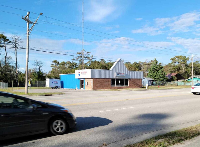 1117 Cedar Point Blvd, Swansboro, NC for sale - Building Photo - Image 1 of 1