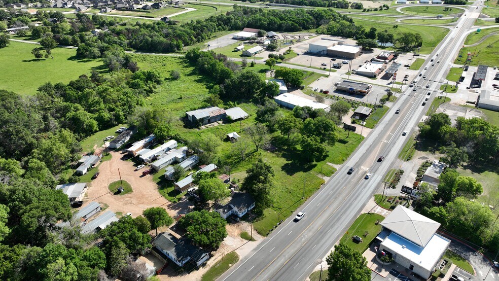 2320 Hwy 290, Brenham, TX à vendre - Photo du bâtiment - Image 3 de 42