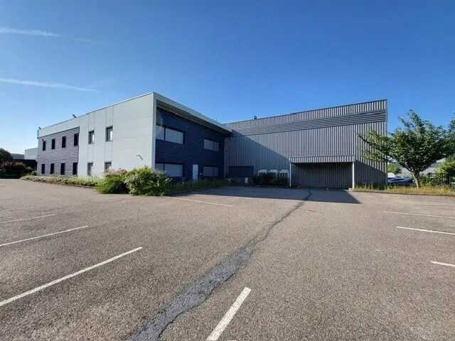 Flex dans Saint-Priest à louer - Photo du bâtiment - Image 1 de 7