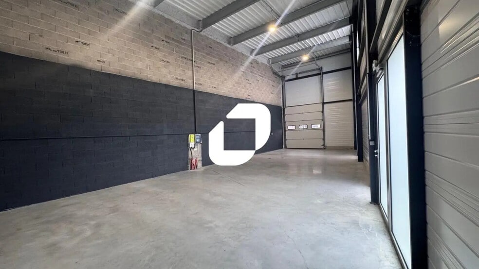 6 Rue Simone Veil, Holtzheim for lease - Interior Photo - Image 1 of 8