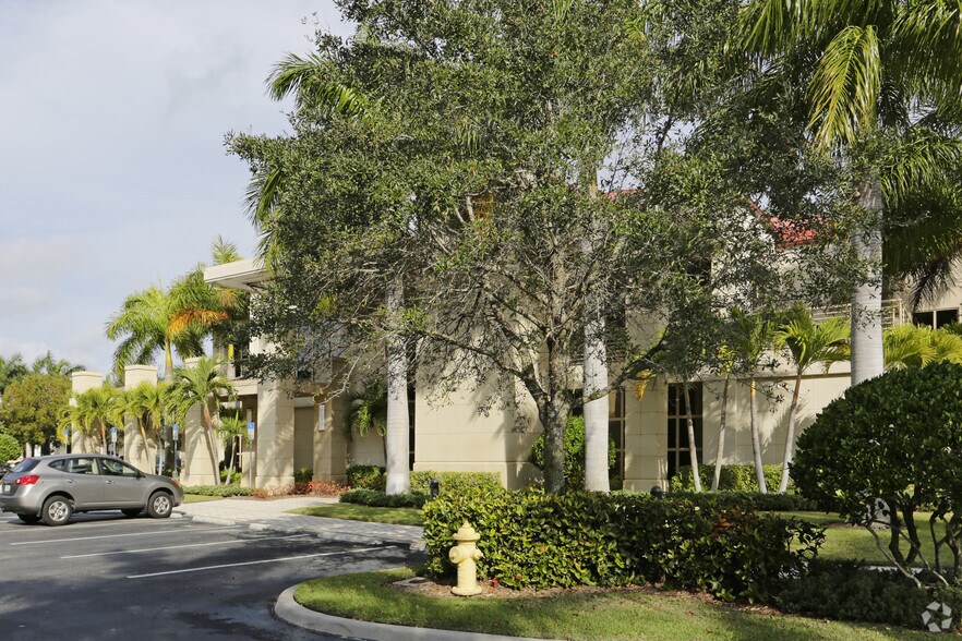6435 Naples Blvd, Naples, FL à louer - Photo du bâtiment - Image 2 de 15