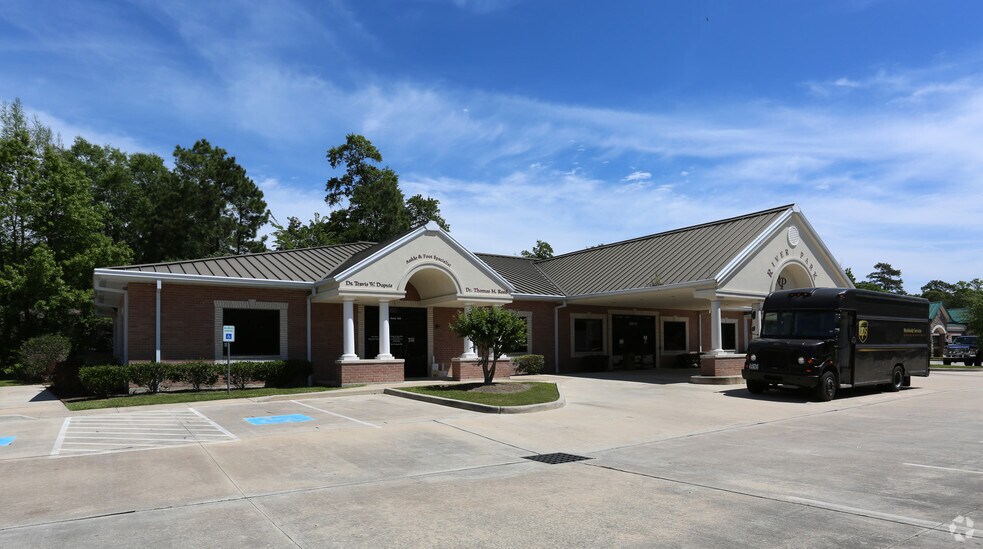 2010 S Loop 336 W, Conroe, TX à louer - Photo du bâtiment - Image 3 de 10