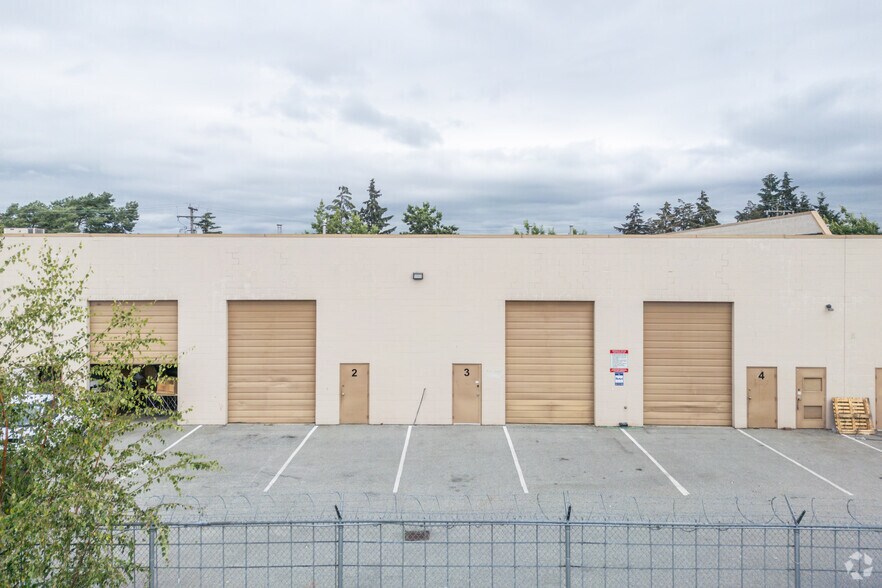 11460 Voyageur Way, Richmond, BC à louer - Photo du bâtiment - Image 3 de 5
