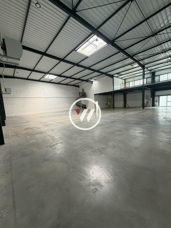 Flex in Le Thillay for lease Interior Photo- Image 1 of 6