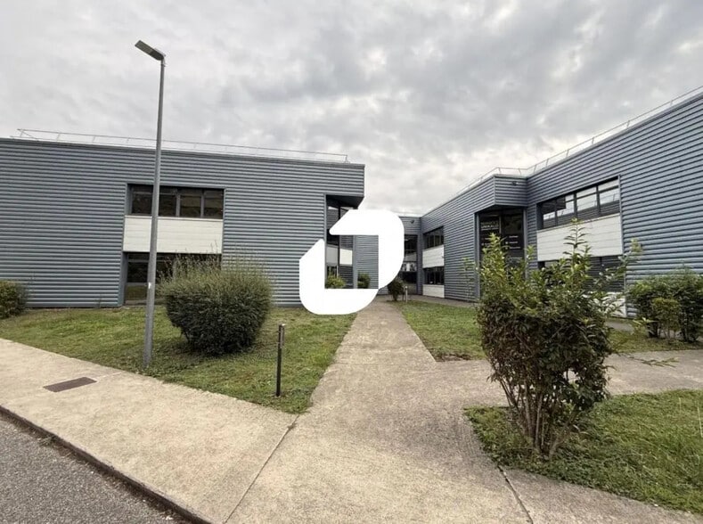 Office in Échirolles for lease - Building Photo - Image 2 of 8