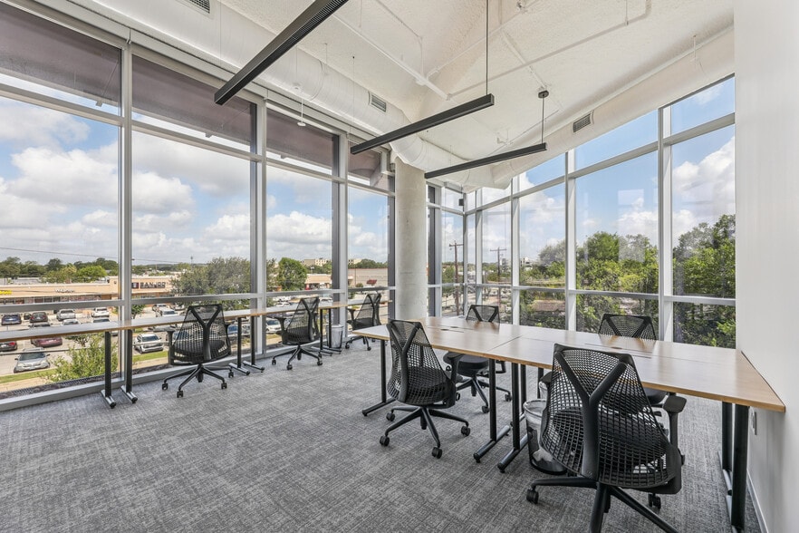 5209 Burnet Rd, Austin, TX for lease - Interior Photo - Image 3 of 9