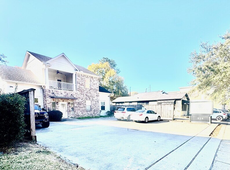 919 W Gray St, Houston, TX à louer - Photo du bâtiment - Image 2 de 29