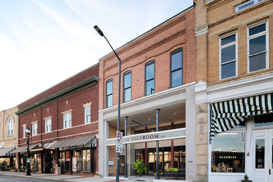 119 N Main St, Mooresville, NC à louer - Photo du bâtiment - Image 1 de 14