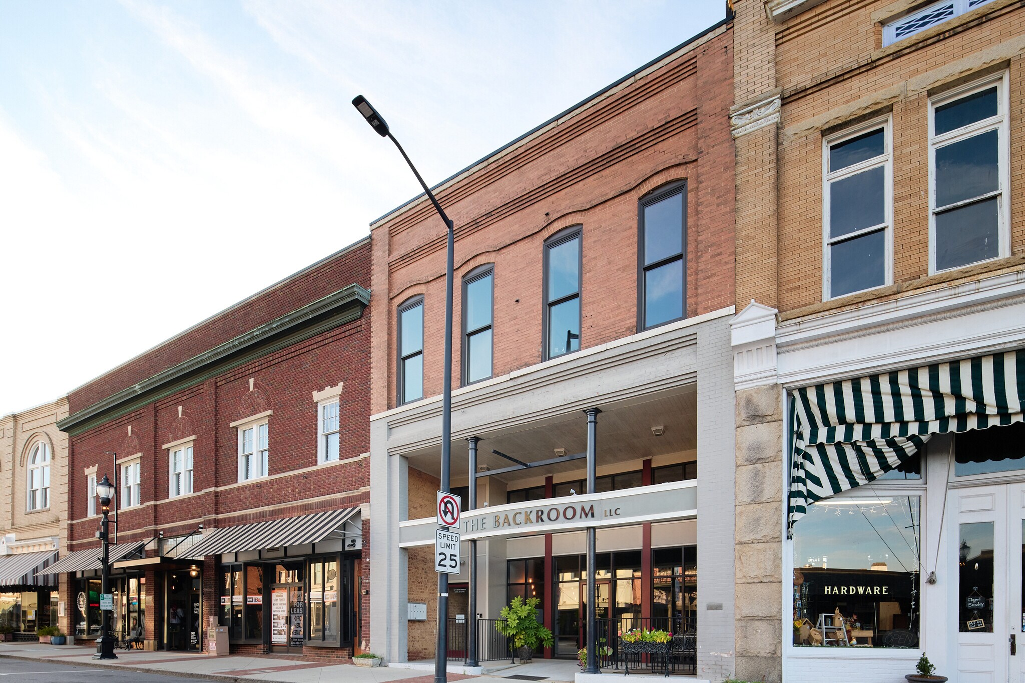 119 N Main St, Mooresville, NC à louer Photo du bâtiment- Image 1 de 15