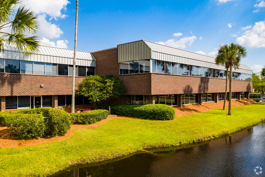 10008 N Dale Mabry Hwy, Tampa, FL à louer - Photo du bâtiment - Image 3 de 20