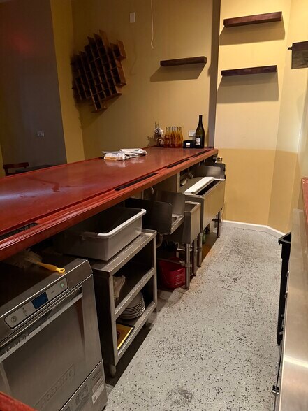 550 Metropolitan Ave, Brooklyn, NY à louer - Photo du bâtiment - Image 2 de 22