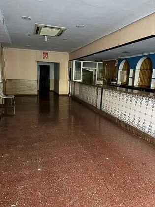 Plus de détails pour Multi-résidentiel à vendre