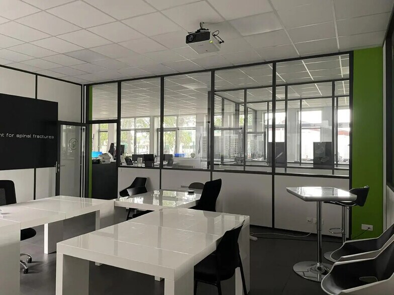 Office in Éragny for lease - Interior Photo - Image 2 of 18