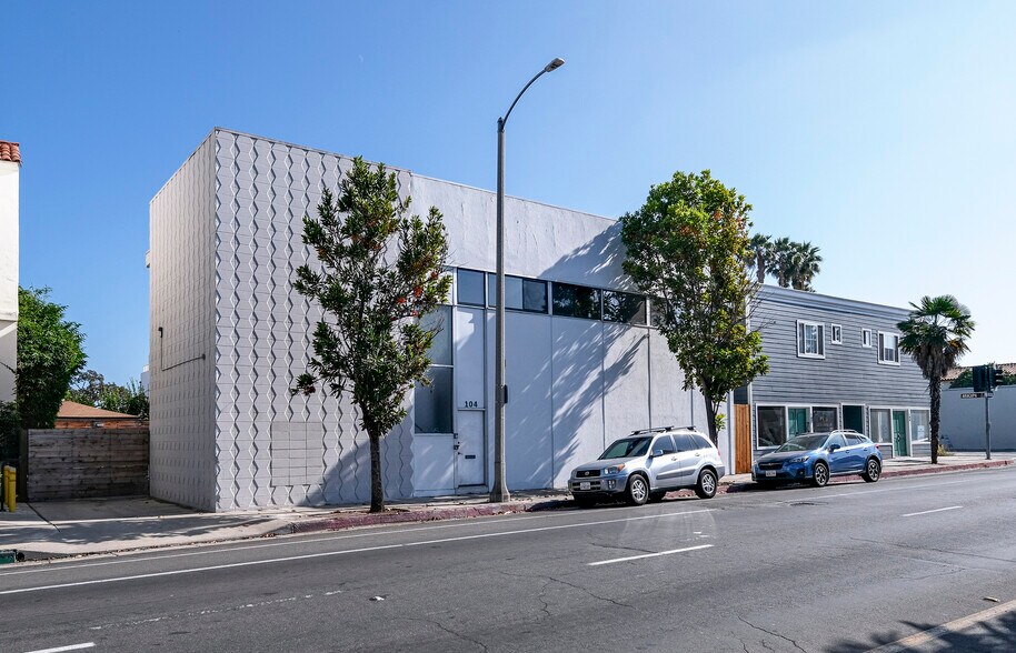 104 E Haley St, Santa Barbara, CA à louer - Photo du bâtiment - Image 1 de 5
