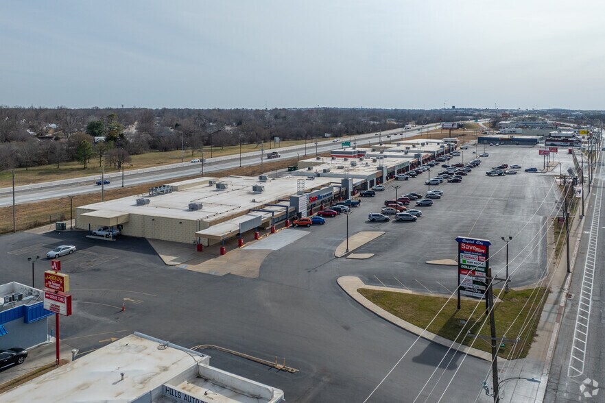 4227-4289 Southwest Blvd, Tulsa, OK à louer - Aérien - Image 2 de 11