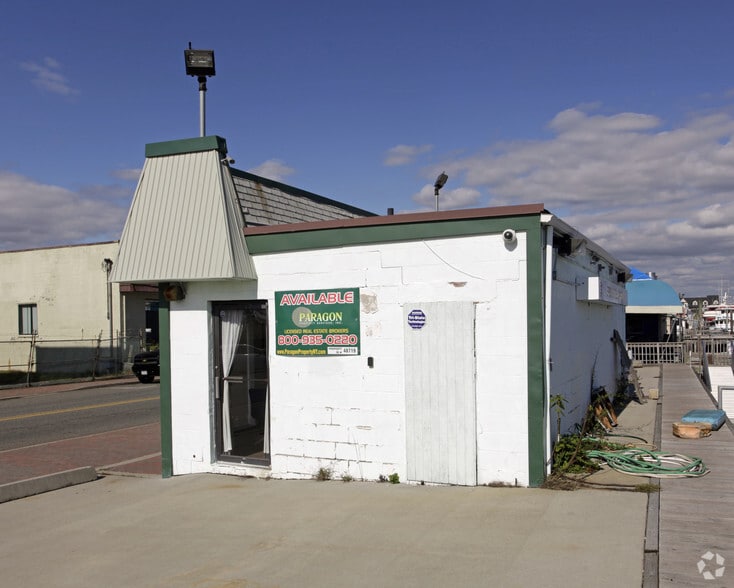 111 Woodcleft Ave, Freeport, NY for sale - Building Photo - Image 2 of 3