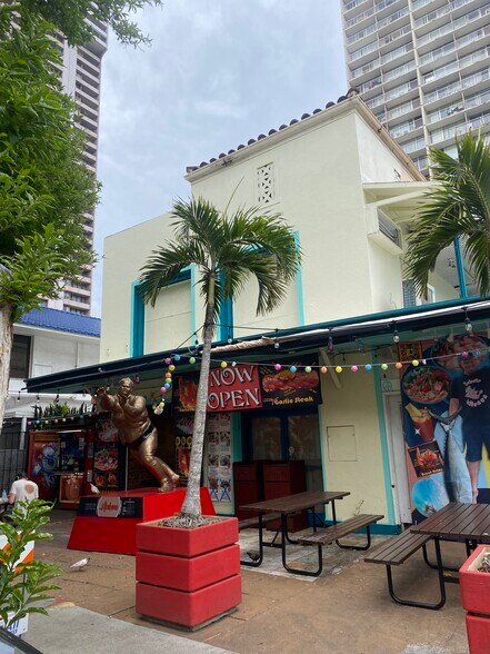 353 Royal Hawaiian Ave, Honolulu, HI à louer - Photo du bâtiment - Image 3 de 7