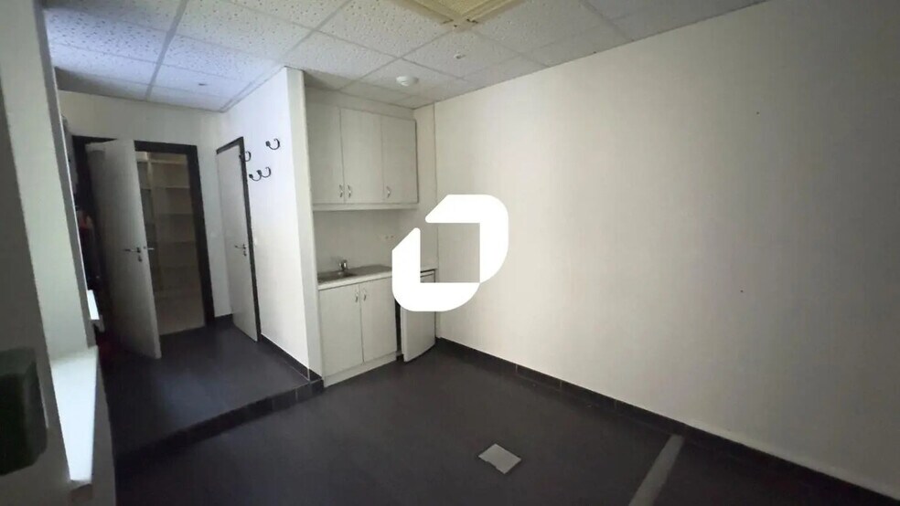 80 Rue Du Faubourg National, Strasbourg for sale - Interior Photo - Image 3 of 13