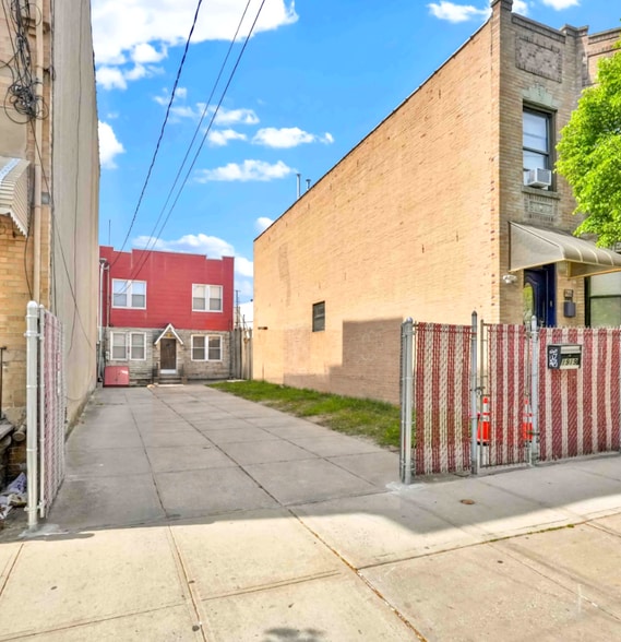 1919 Harman St, Ridgewood, NY for sale - Building Photo - Image 2 of 15
