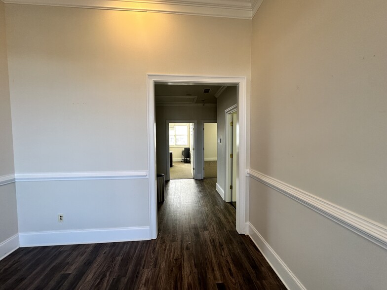 327 Dahlonega St, Cumming, GA for lease - Interior Photo - Image 3 of 12