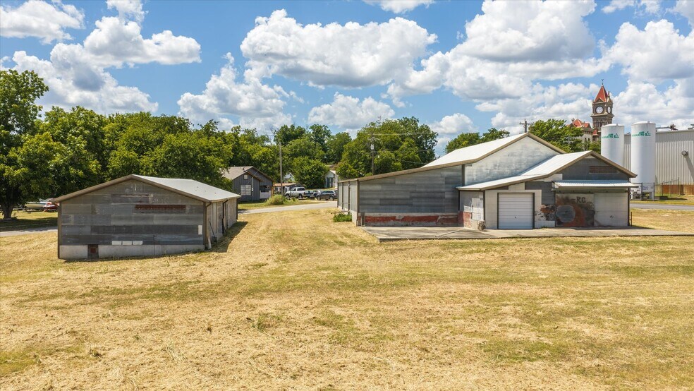 301 N Main, Meridian, TX à vendre - Photo du bâtiment - Image 3 de 44