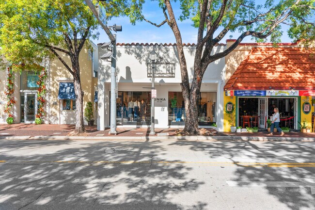 Plus de détails pour 3432 Main Hwy, Miami, FL - Commerce de détail à louer
