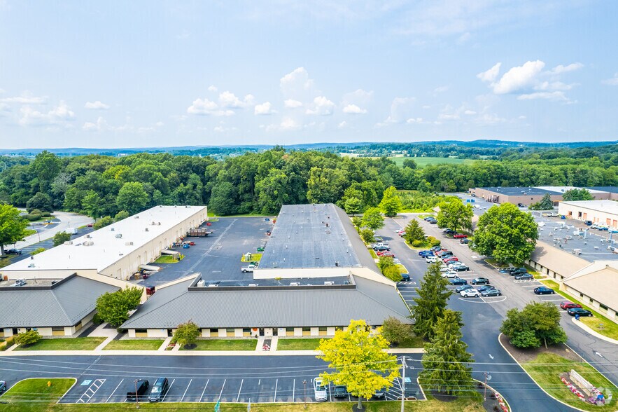 15-35 E Uwchlan Ave, Exton, PA à louer - Aérien - Image 2 de 7