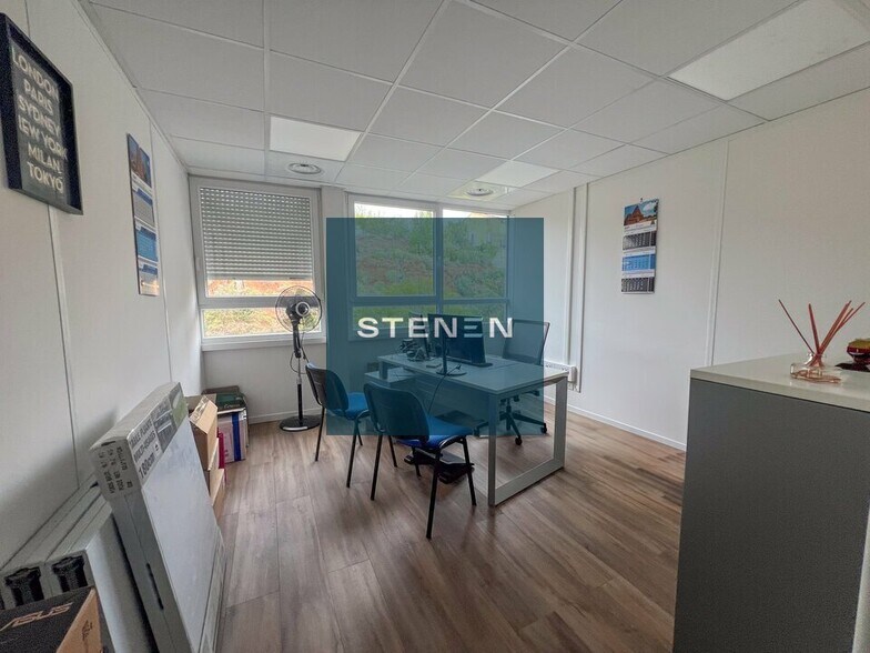 595 Route De La Seds, Vitrolles for lease - Interior Photo - Image 2 of 5