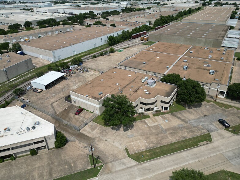 10999 Petal St, Dallas, TX à vendre - Photo du bâtiment - Image 3 de 6