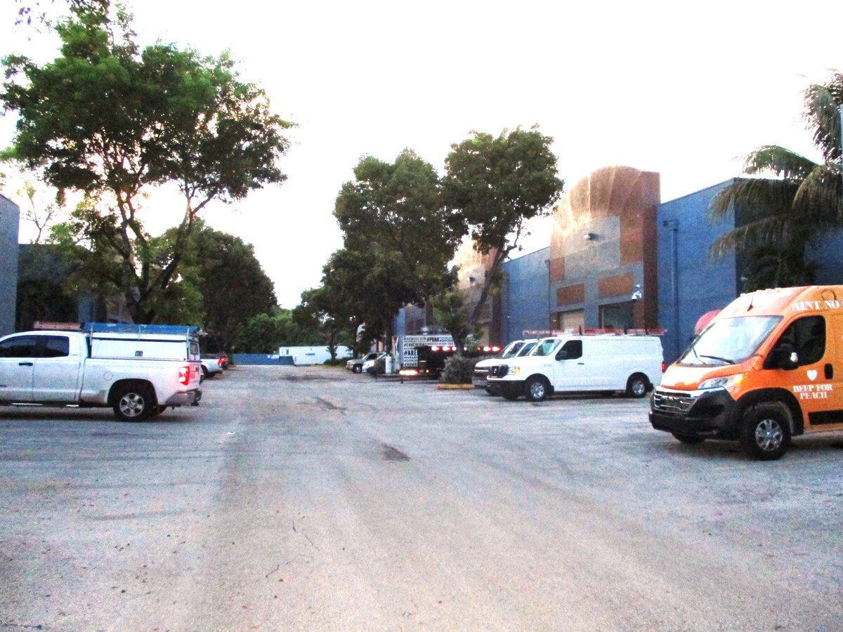 20200 NW 2nd Ave, Miami, FL 33169 - Unit D7-407 -  - Interior Photo - Image 1 of 13