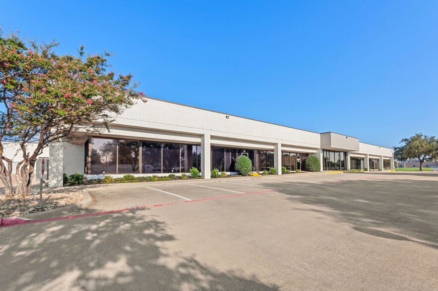 4300 Beltway Pl, Arlington, TX à louer - Photo du bâtiment - Image 1 de 33