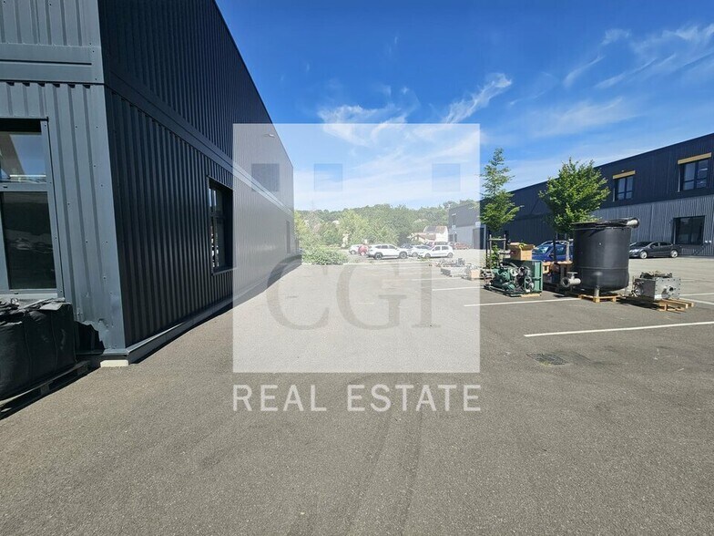 Flex in Neuville-sur-Saône for lease - Building Photo - Image 2 of 10