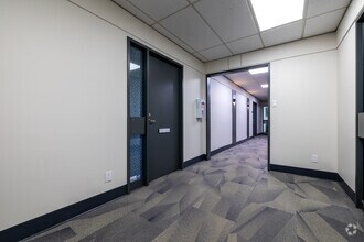 4000-4036 Boul De La Côte-Vertu, Montréal, QC for lease Interior Photo- Image 1 of 4