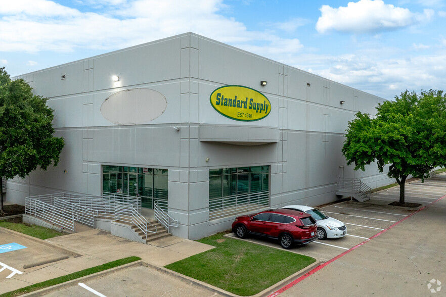 1520 Luna Rd, Carrollton, TX for lease - Building Photo - Image 1 of 16