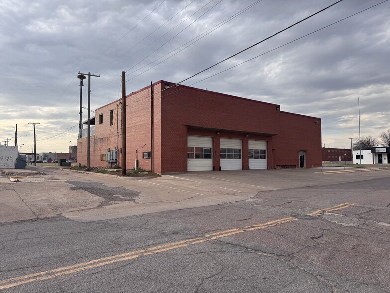 200 Commerce St, Altus, OK for lease - Primary Photo - Image 1 of 5