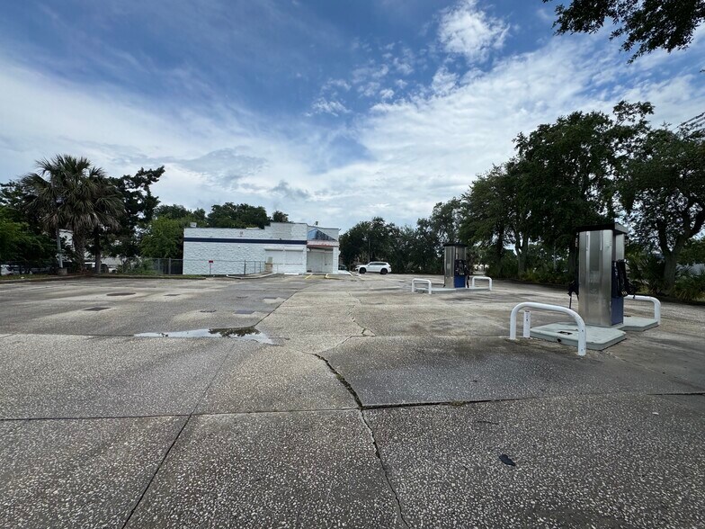 895 N Nova Rd, Daytona Beach, FL à vendre - Photo du bâtiment - Image 2 de 4