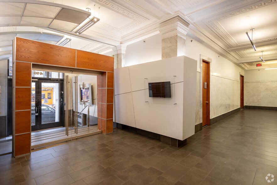 410 Rue Saint-Nicolas, Montréal, QC à louer - Hall d’entrée - Image 2 de 6