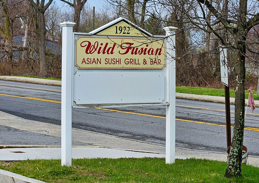 1922 E Main St, Mohegan Lake, NY for lease - Building Photo - Image 2 of 6