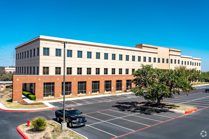 607 E Sonterra Blvd, San Antonio, TX for lease - Building Photo - Image 2 of 16
