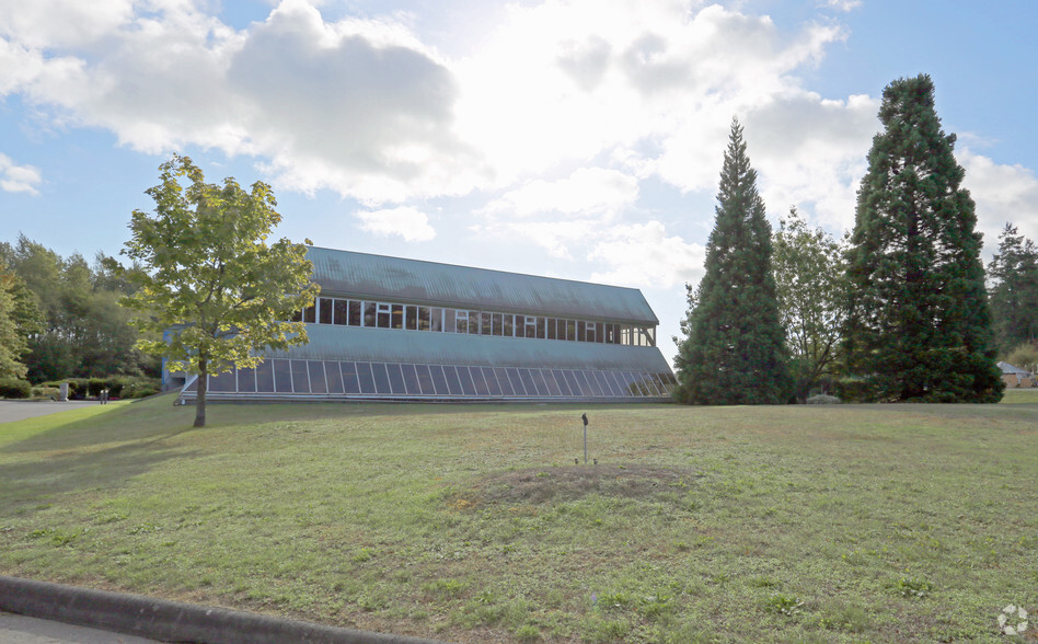 9865 W Saanich Rd, North Saanich, BC for lease - Building Photo - Image 2 of 5